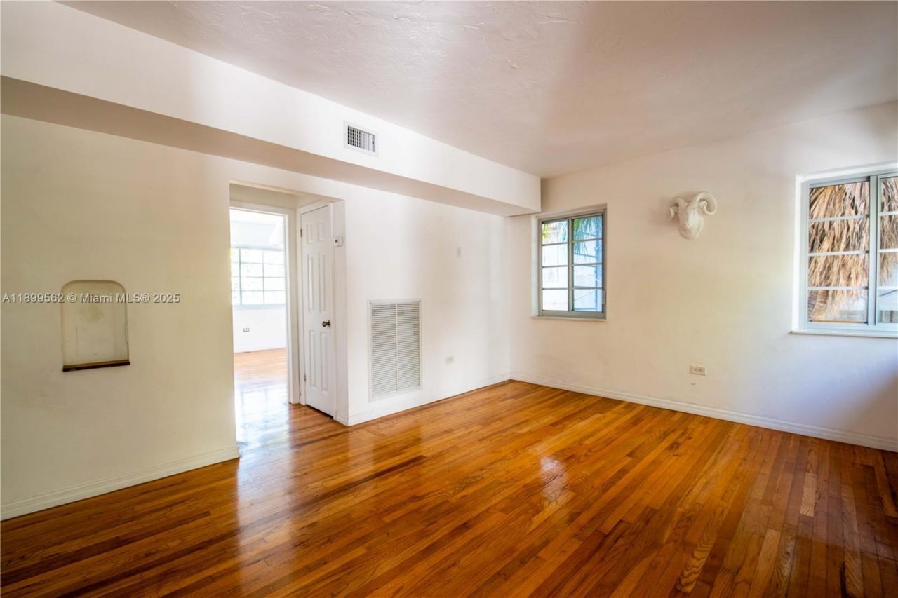 1485 Bay Rd, Miami Beach, FL 33139 Photo