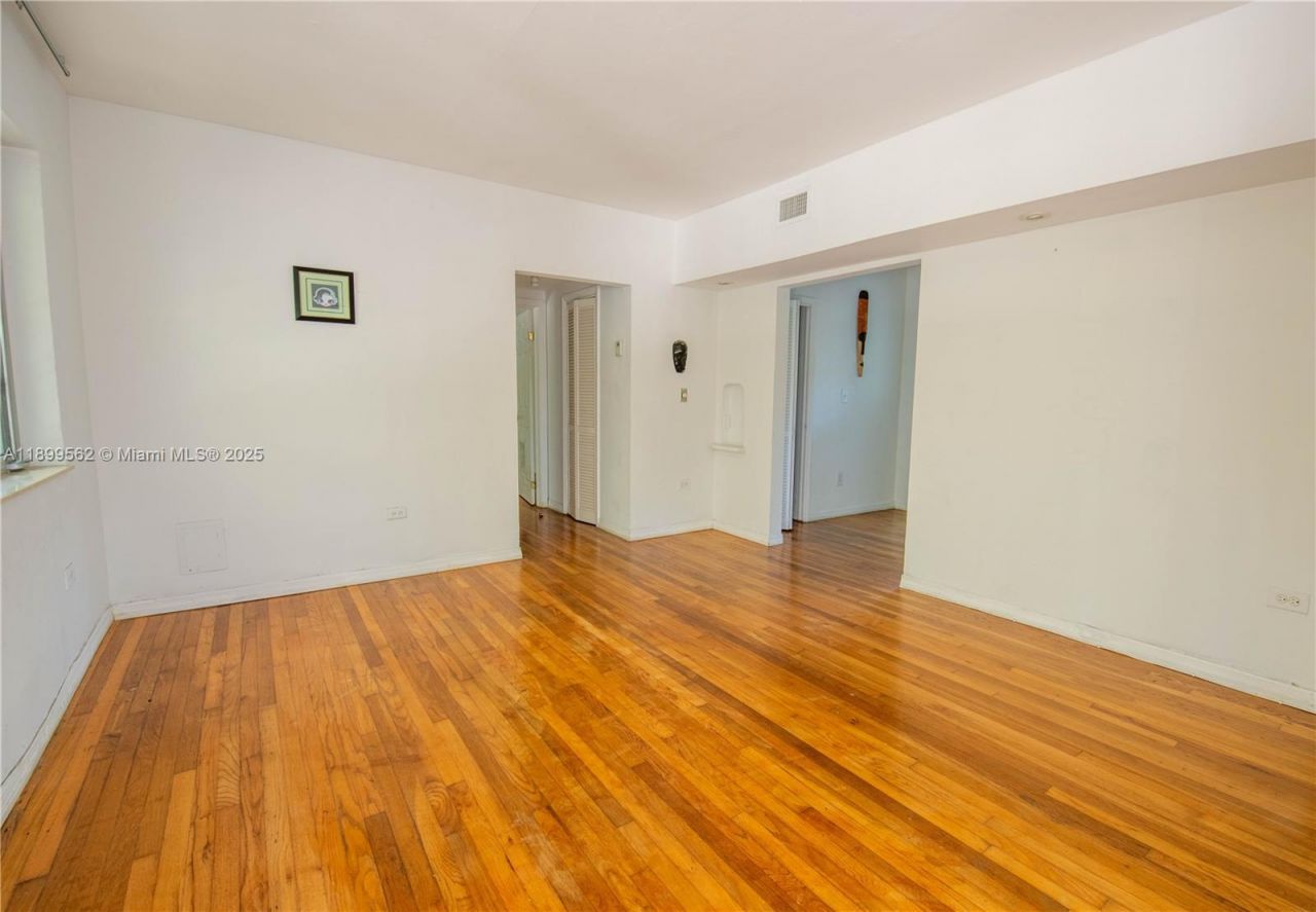 1485 Bay Rd, Miami Beach, FL 33139 Photo