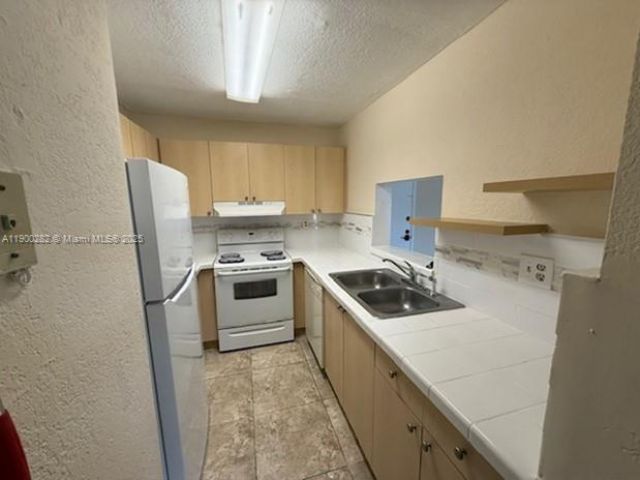 9678 Fontainebleau Blvd, Unit 310, Miami, FL 33172 Photo