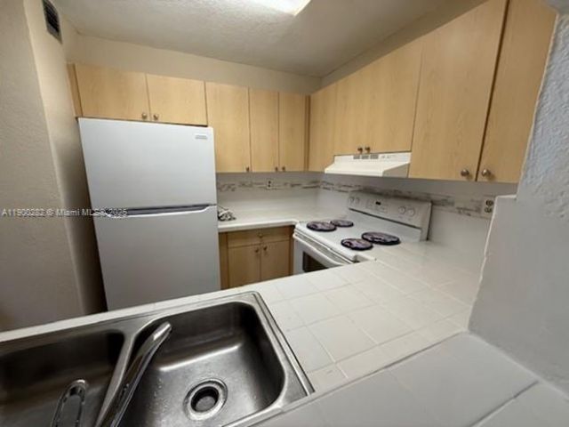 9678 Fontainebleau Blvd, Unit 310, Miami, FL 33172 Photo