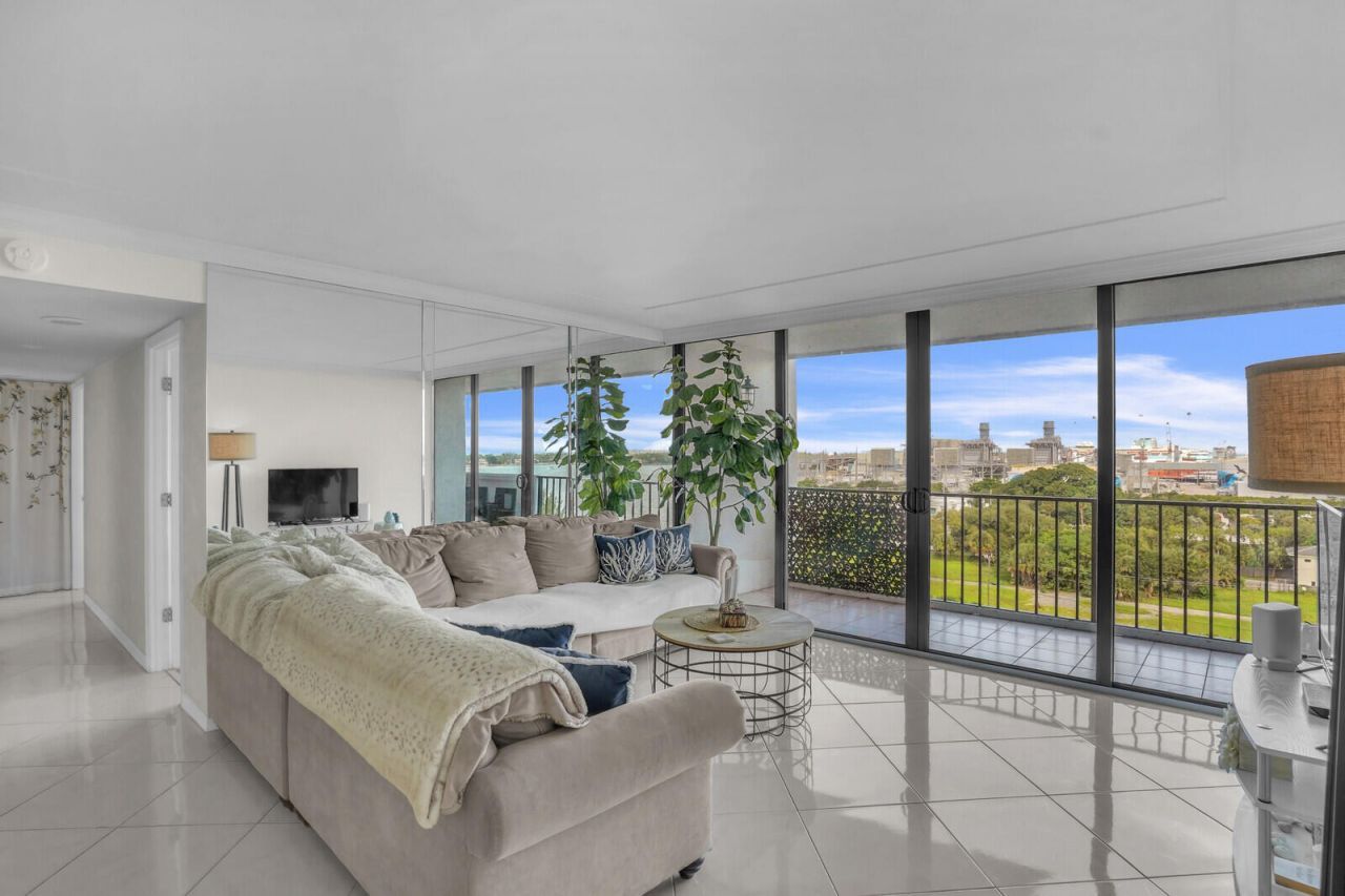 5600 N Flagler Drive, Unit 907, West Palm Beach, FL 33407 Photo