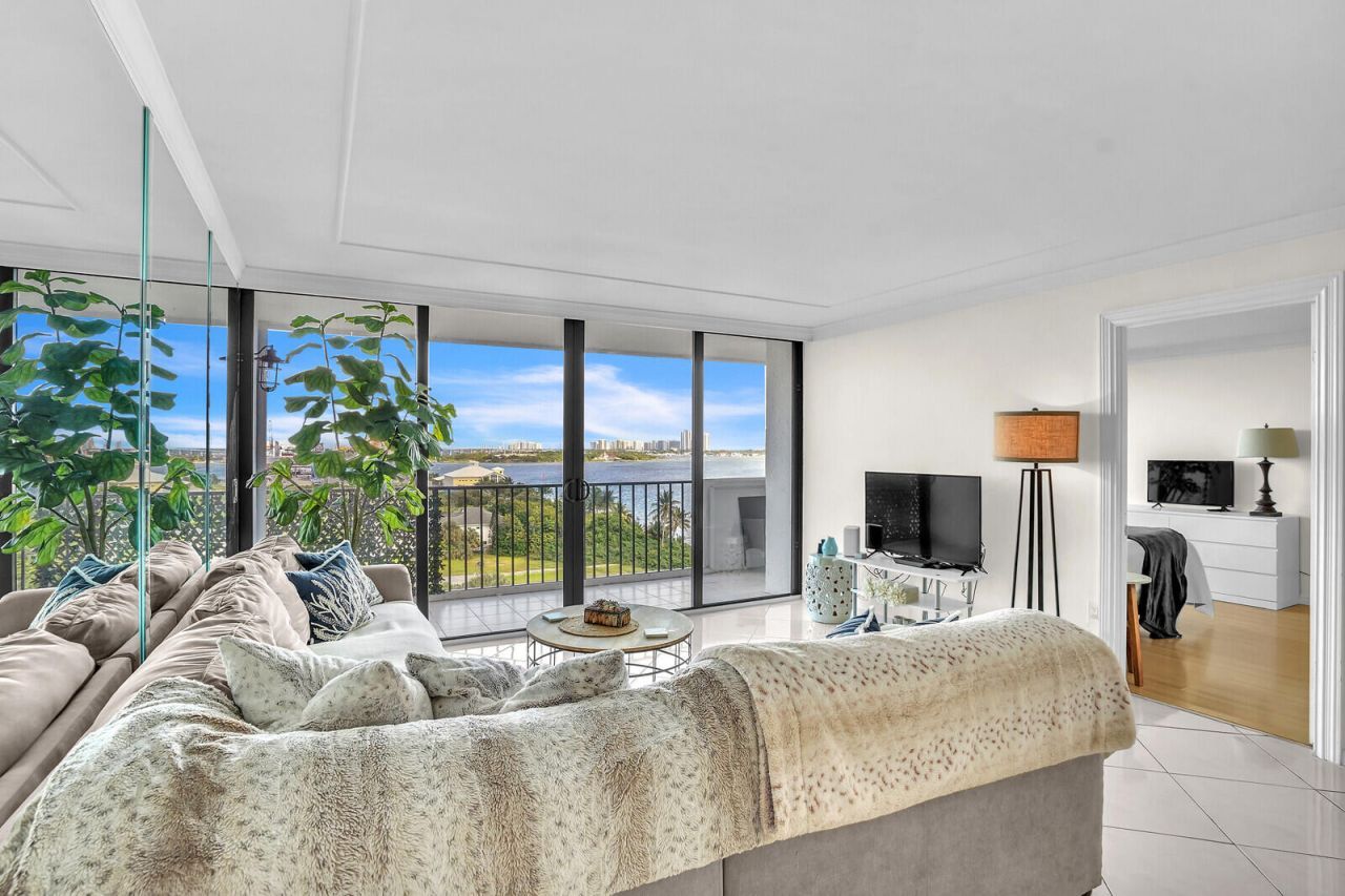 5600 N Flagler Drive, Unit 907, West Palm Beach, FL 33407 Photo