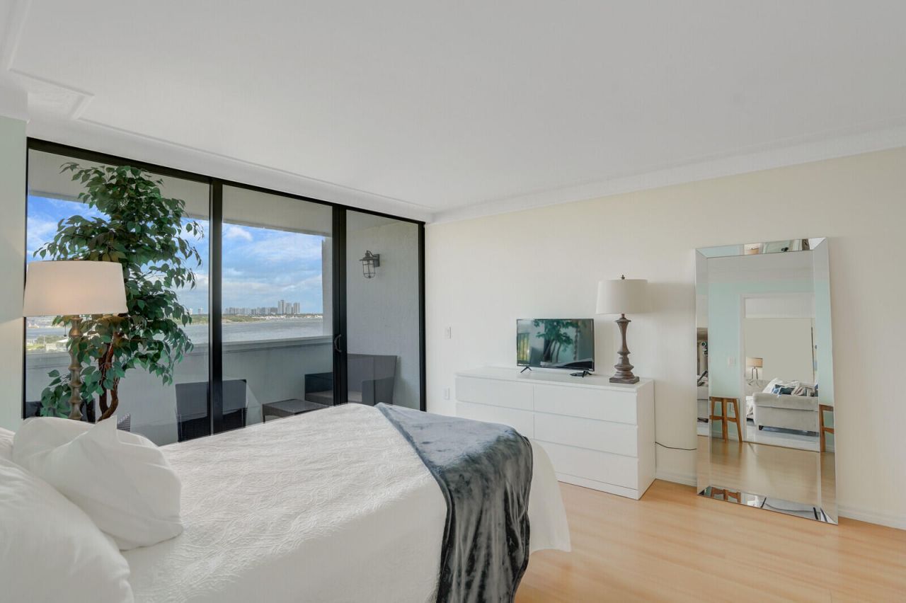 5600 N Flagler Drive, Unit 907, West Palm Beach, FL 33407 Photo