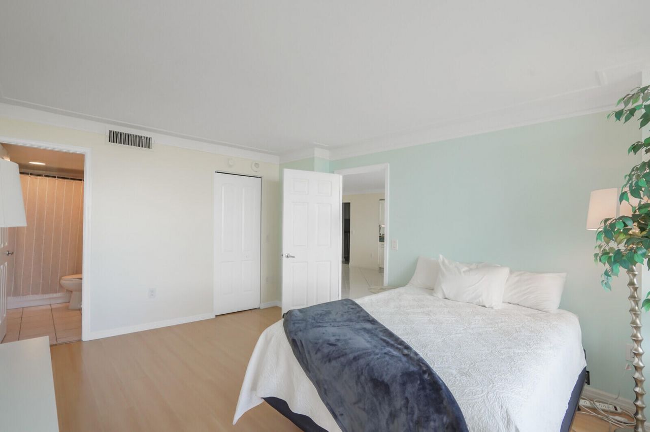 5600 N Flagler Drive, Unit 907, West Palm Beach, FL 33407 Photo