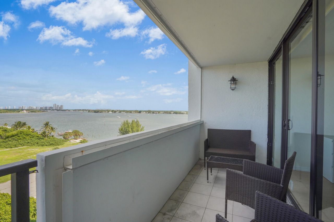 5600 N Flagler Drive, Unit 907, West Palm Beach, FL 33407 Photo