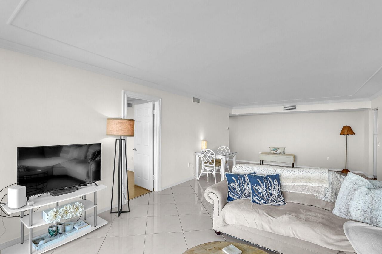 5600 N Flagler Drive, Unit 907, West Palm Beach, FL 33407 Photo