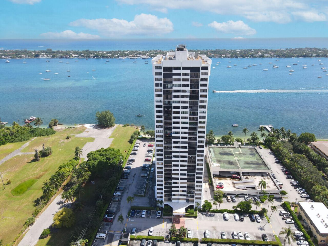 5600 N Flagler Drive, Unit 907, West Palm Beach, FL 33407 Photo