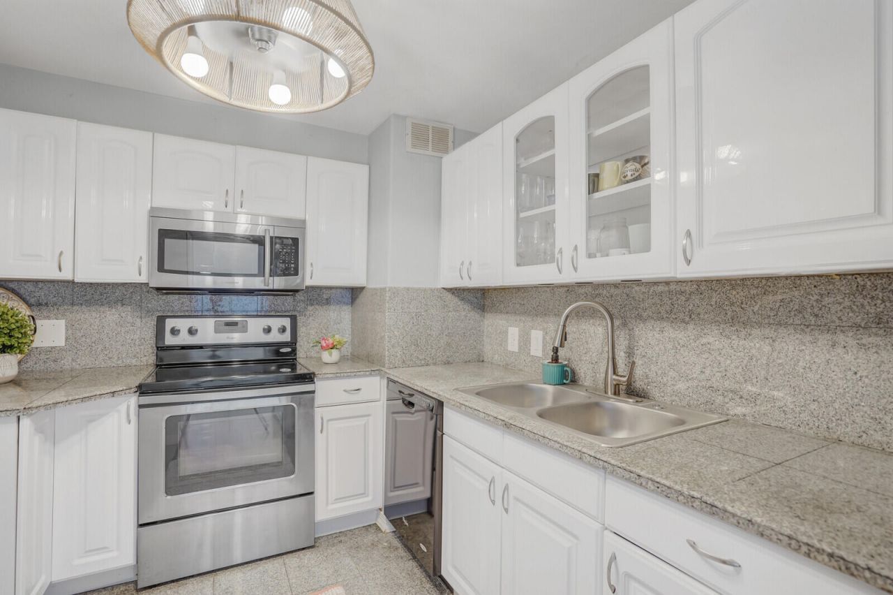 5600 N Flagler Drive, Unit 907, West Palm Beach, FL 33407 Photo