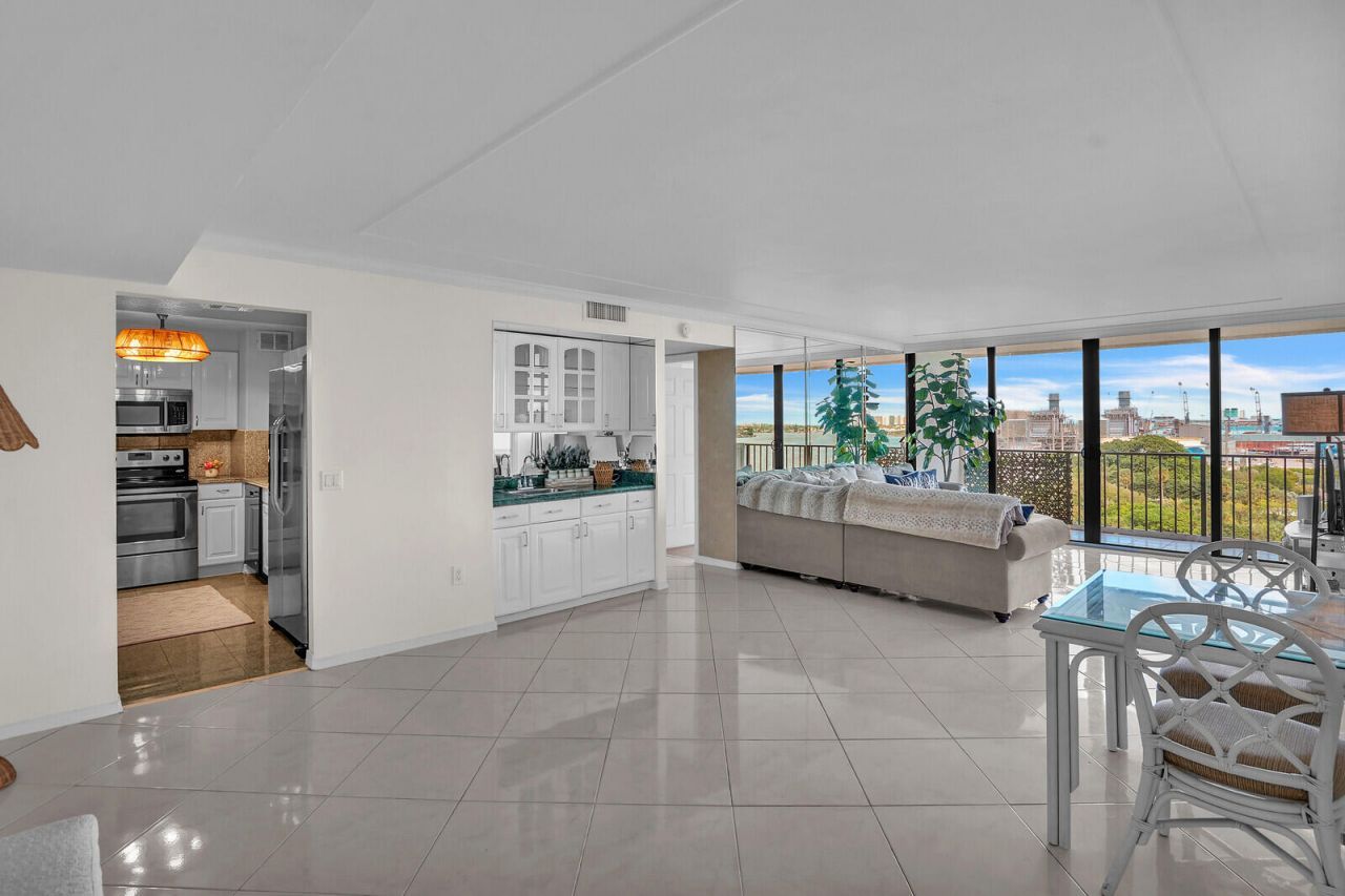 5600 N Flagler Drive, Unit 907, West Palm Beach, FL 33407 Photo