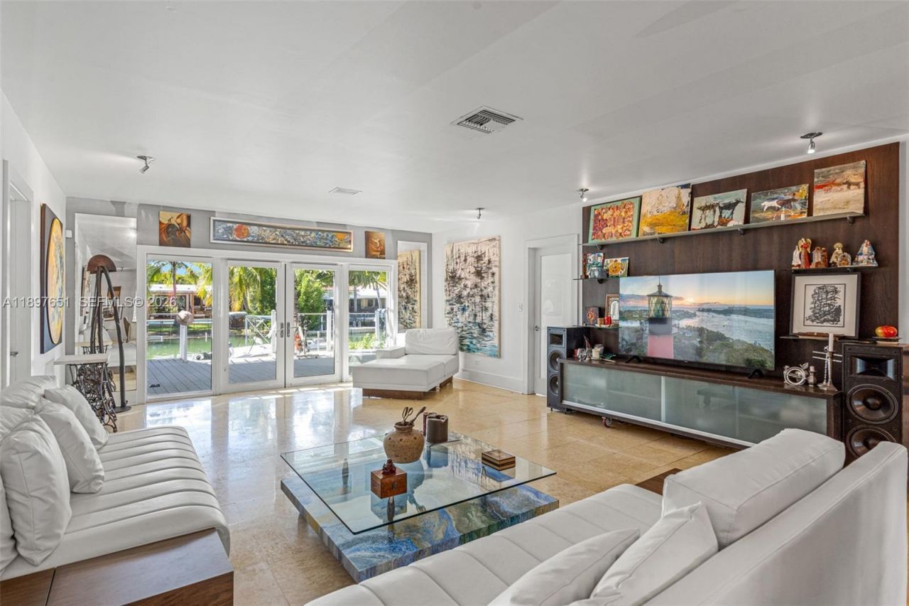 7970 Hawthorne Ave, Miami Beach, FL 33141 Photo