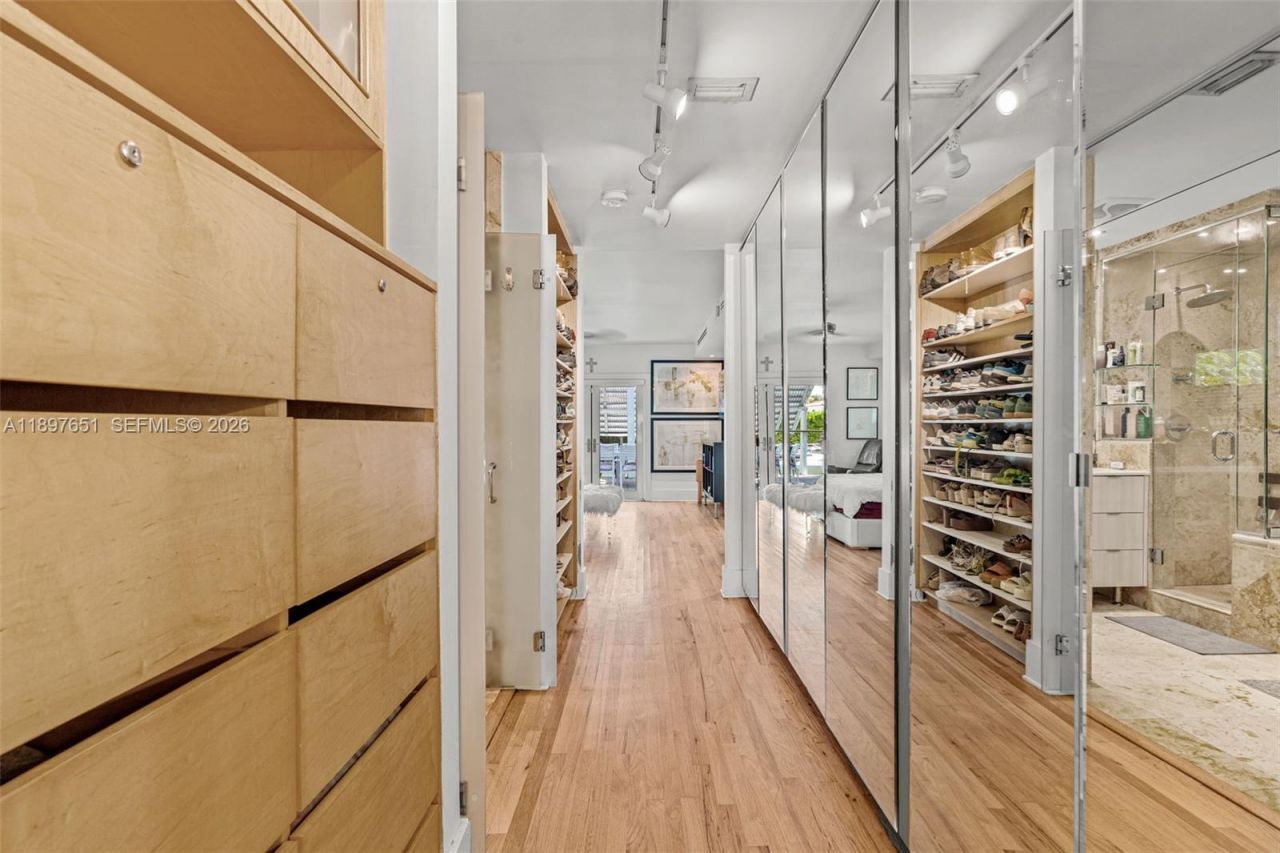 7970 Hawthorne Ave, Miami Beach, FL 33141 Photo