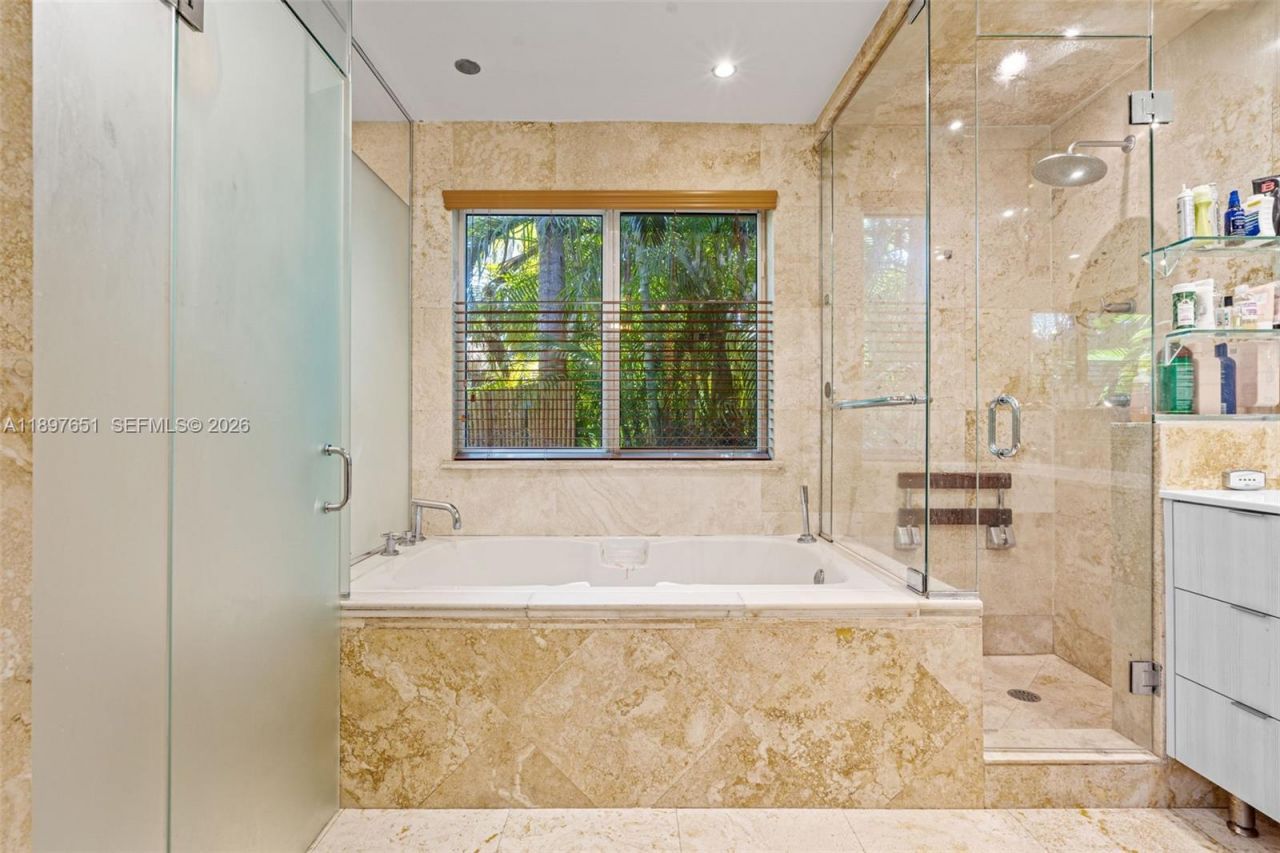 7970 Hawthorne Ave, Miami Beach, FL 33141 Photo