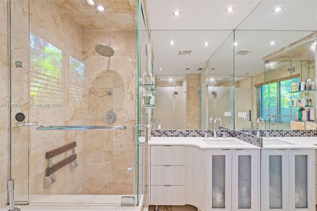 7970 Hawthorne Ave, Miami Beach, FL 33141 Photo