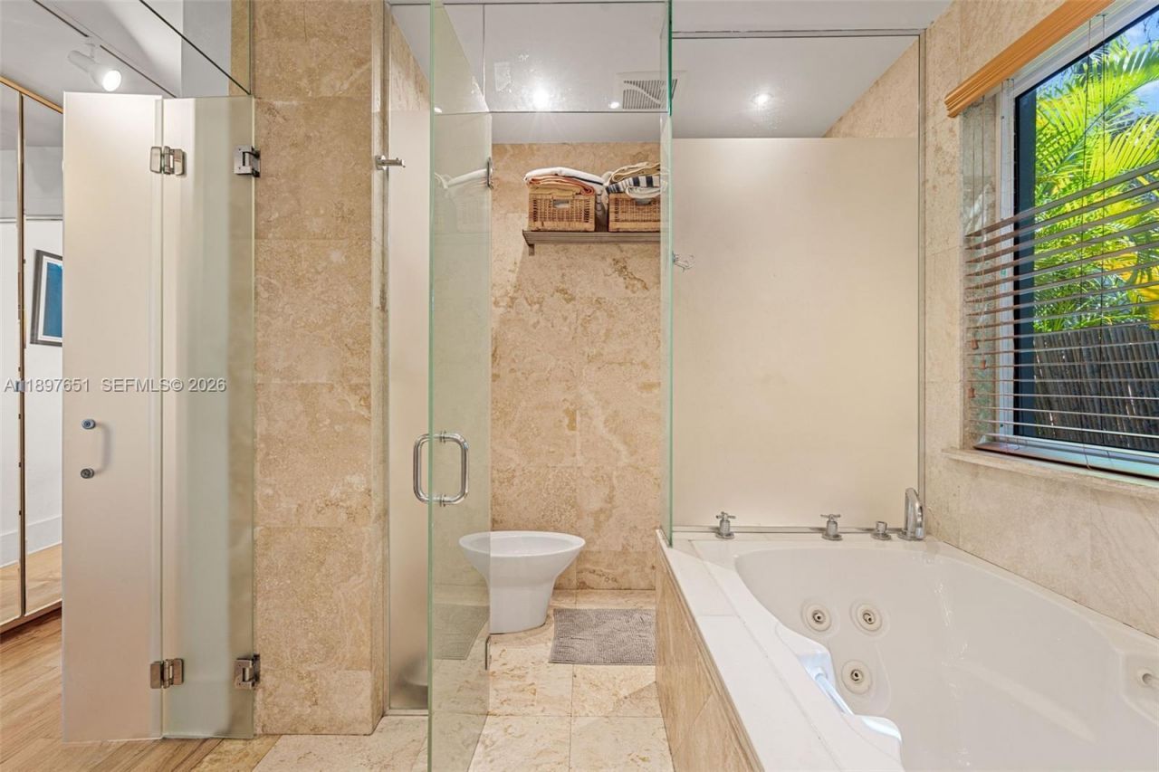 7970 Hawthorne Ave, Miami Beach, FL 33141 Photo