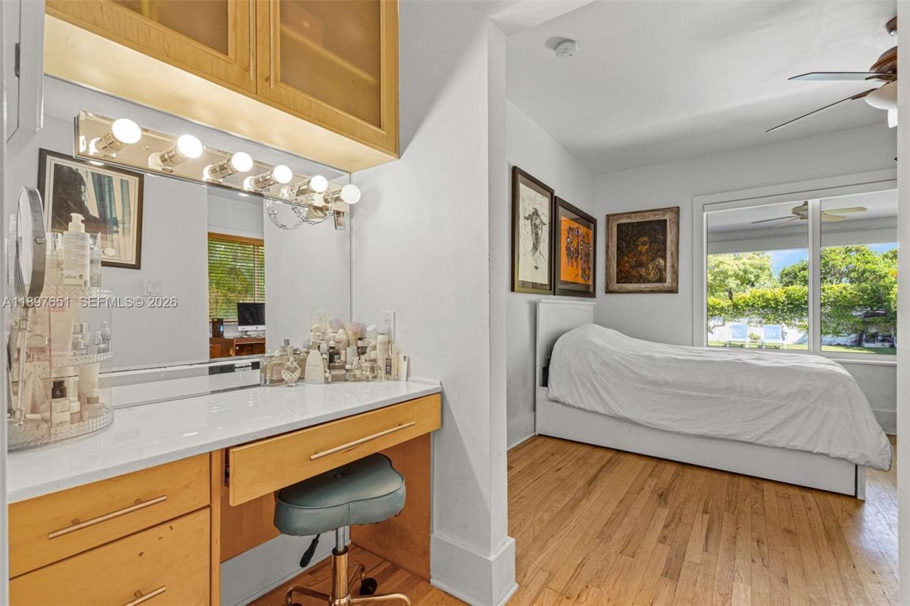 7970 Hawthorne Ave, Miami Beach, FL 33141 Photo