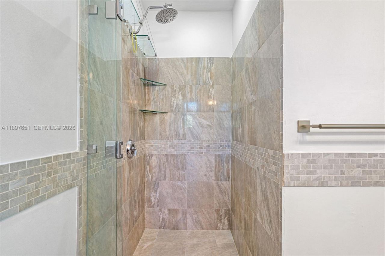 7970 Hawthorne Ave, Miami Beach, FL 33141 Photo