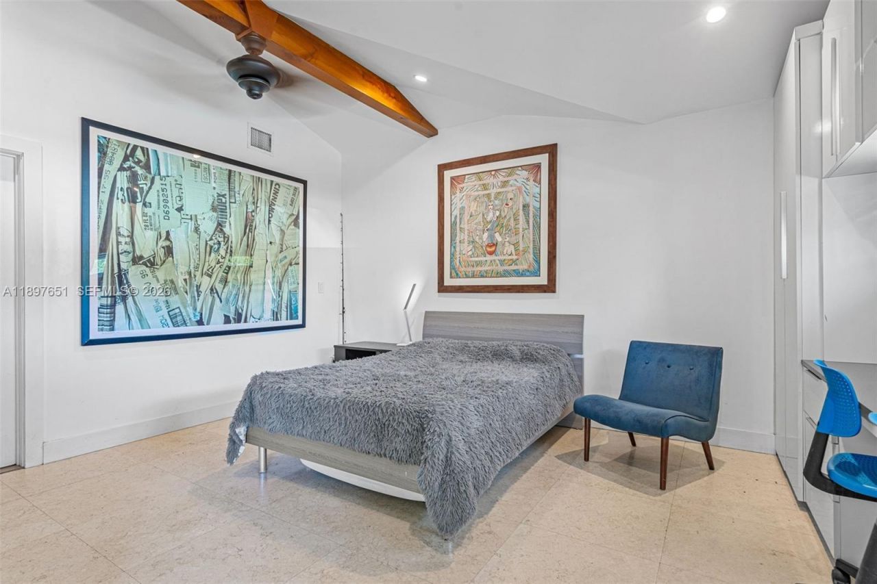 7970 Hawthorne Ave, Miami Beach, FL 33141 Photo