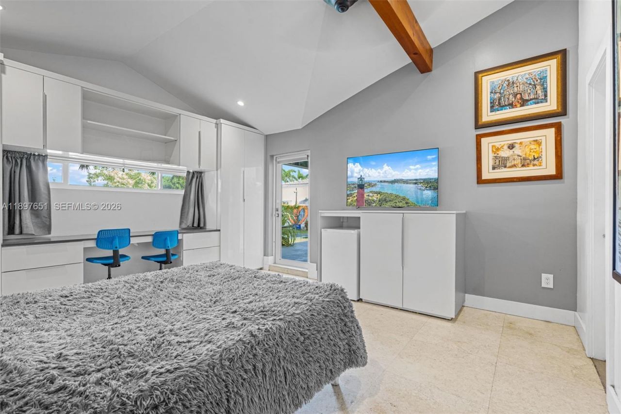 7970 Hawthorne Ave, Miami Beach, FL 33141 Photo