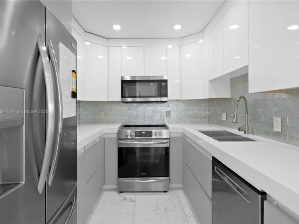 3675 N Country Club Dr, Unit 2008, Aventura, FL 33180