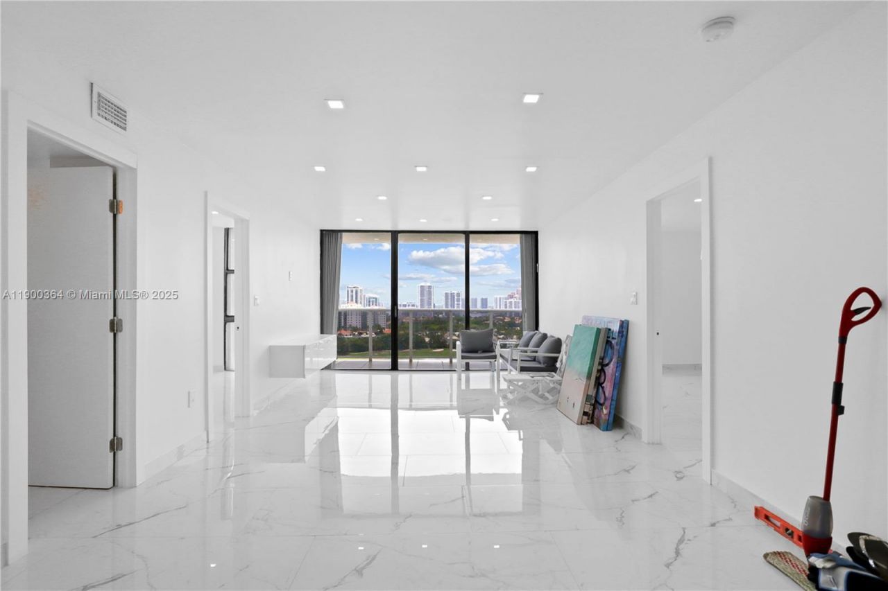 3675 N Country Club Dr, Unit 2008, Aventura, FL 33180 Photo