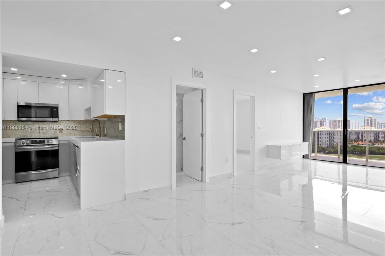 3675 N Country Club Dr, Unit 2008, Aventura, FL 33180 Photo