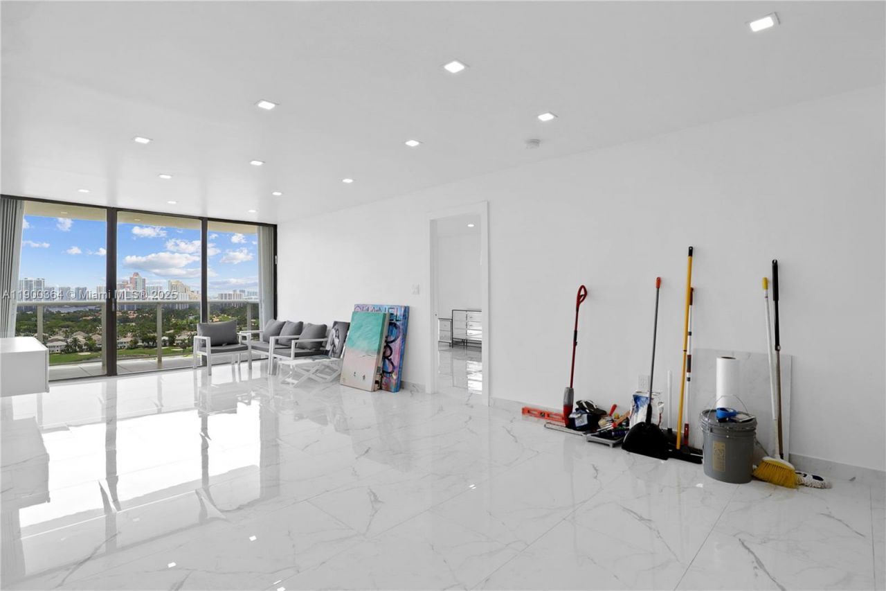 3675 N Country Club Dr, Unit 2008, Aventura, FL 33180 Photo