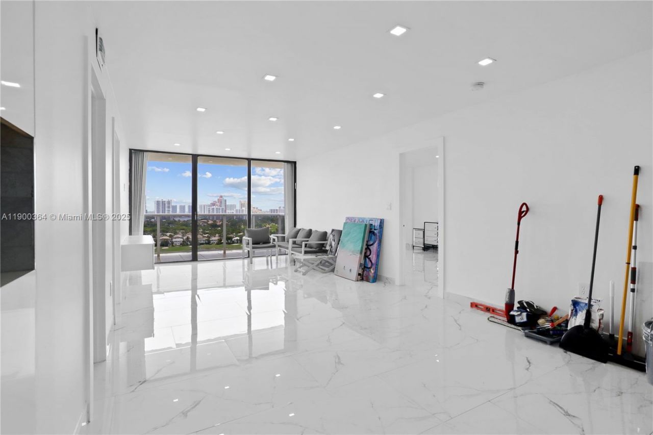 3675 N Country Club Dr, Unit 2008, Aventura, FL 33180 Photo