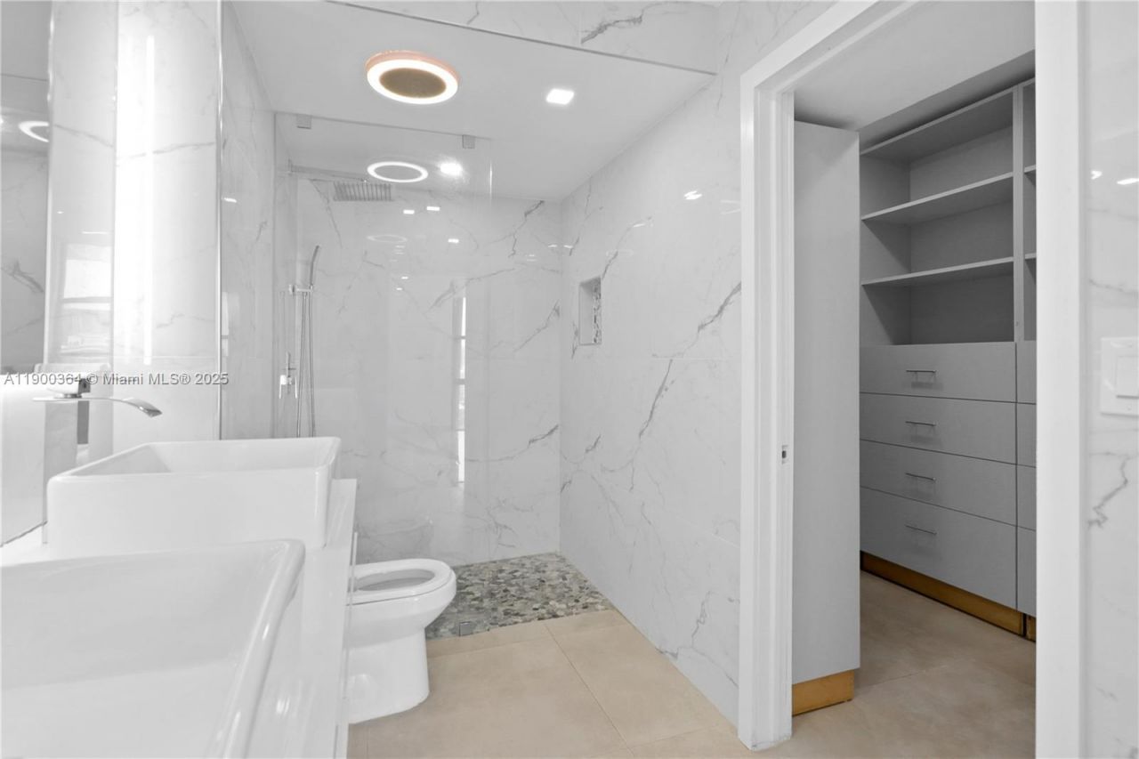 3675 N Country Club Dr, Unit 2008, Aventura, FL 33180 Photo