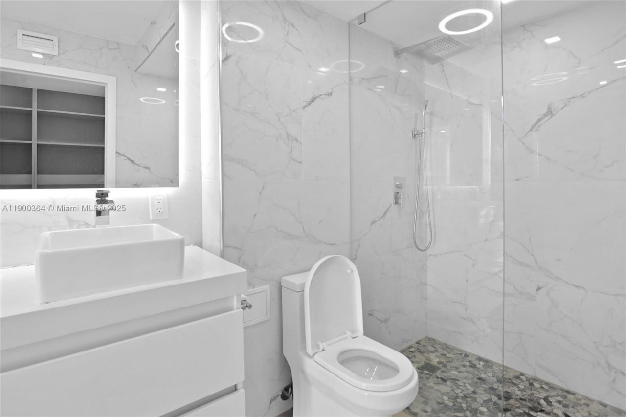 3675 N Country Club Dr, Unit 2008, Aventura, FL 33180 Photo