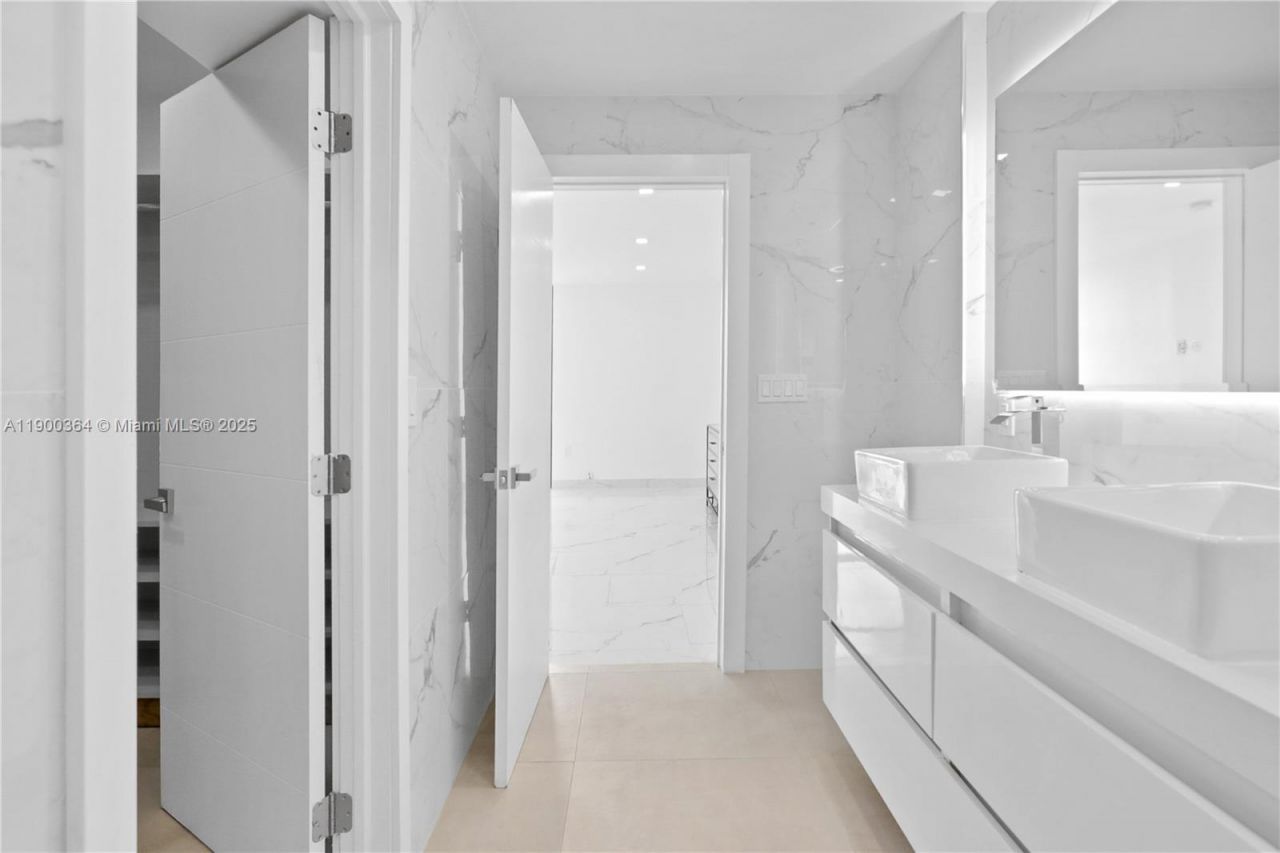 3675 N Country Club Dr, Unit 2008, Aventura, FL 33180 Photo