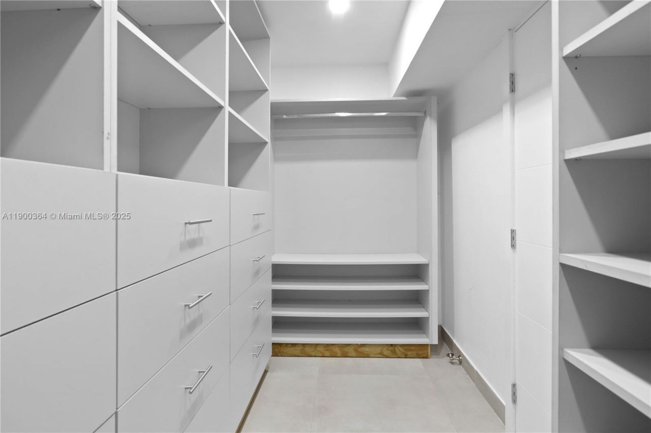 3675 N Country Club Dr, Unit 2008, Aventura, FL 33180 Photo