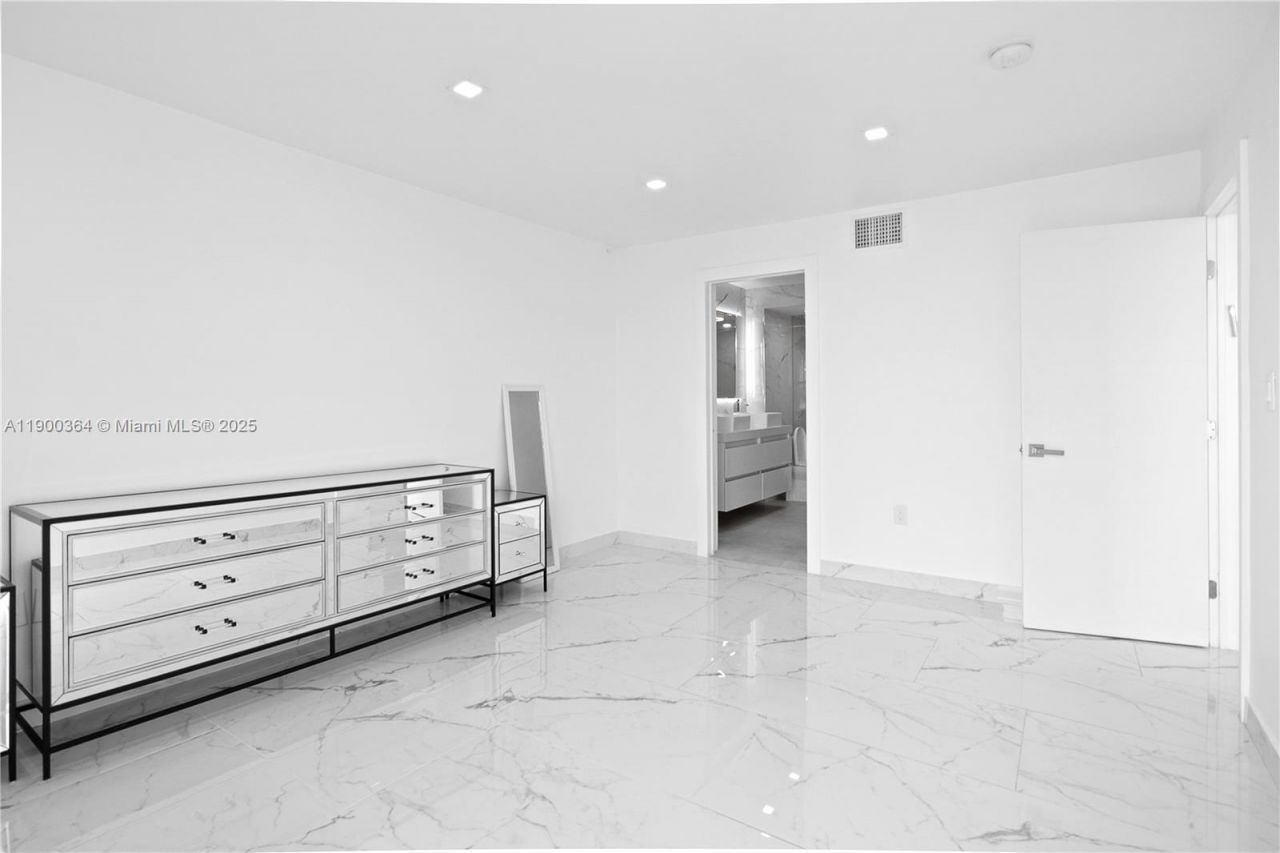 3675 N Country Club Dr, Unit 2008, Aventura, FL 33180 Photo