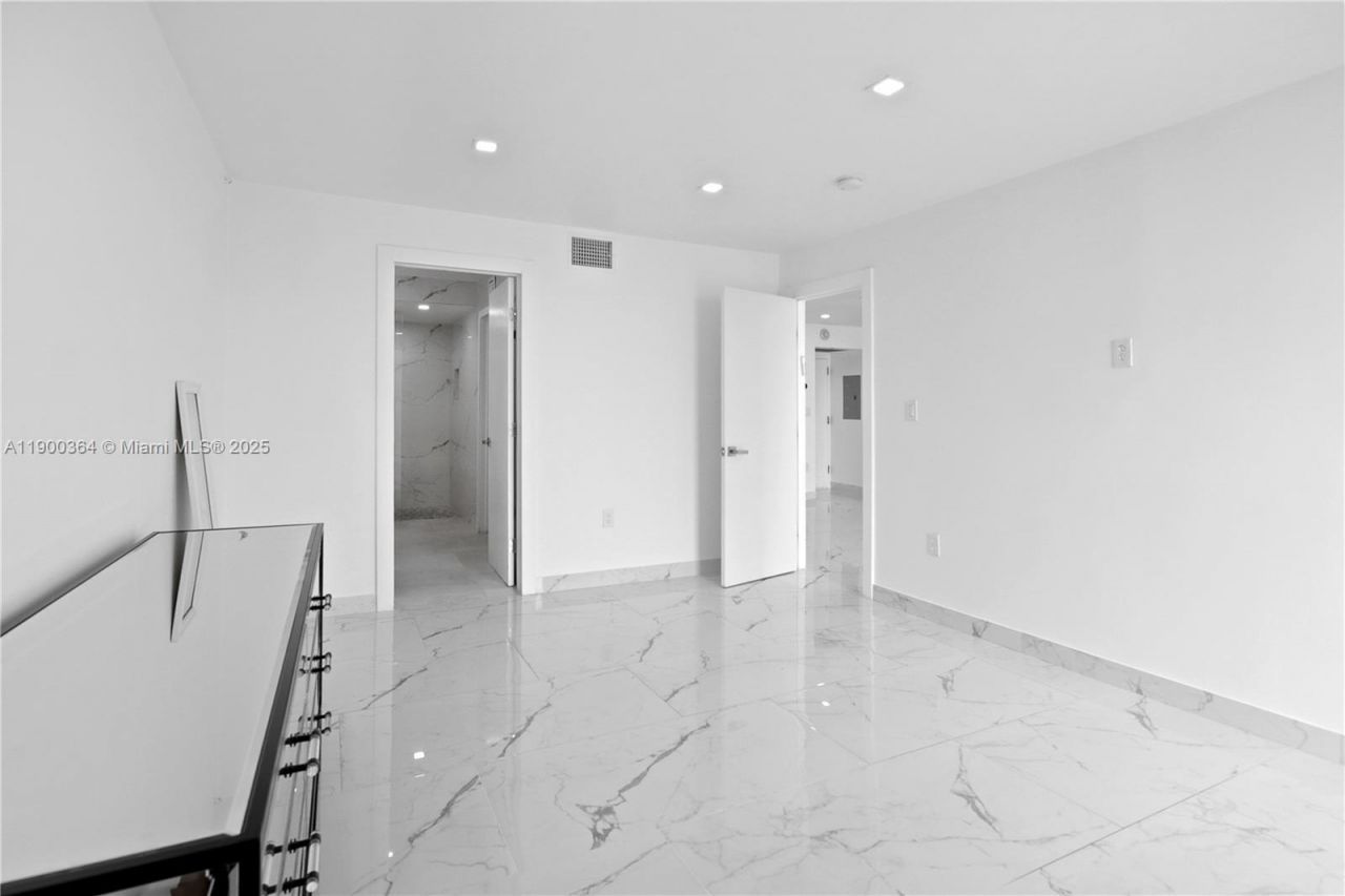 3675 N Country Club Dr, Unit 2008, Aventura, FL 33180 Photo