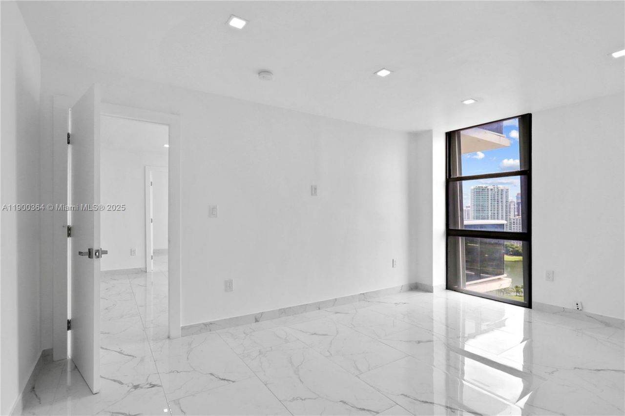 3675 N Country Club Dr, Unit 2008, Aventura, FL 33180 Photo