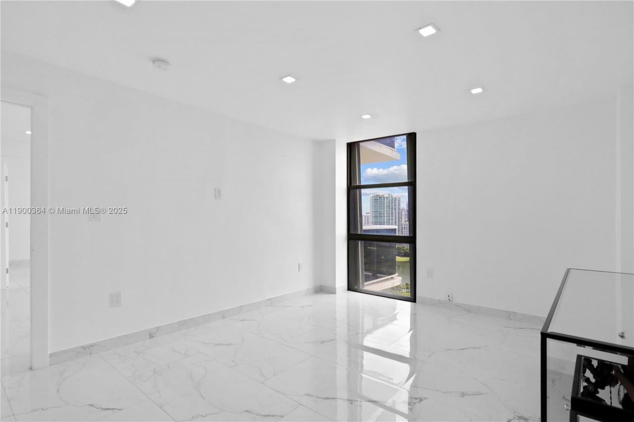 3675 N Country Club Dr, Unit 2008, Aventura, FL 33180 Photo