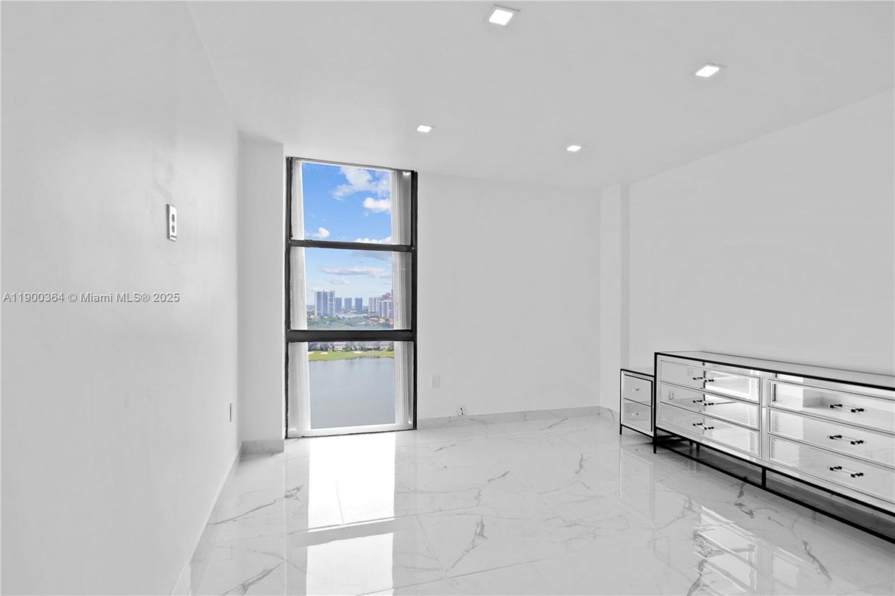 3675 N Country Club Dr, Unit 2008, Aventura, FL 33180 Photo