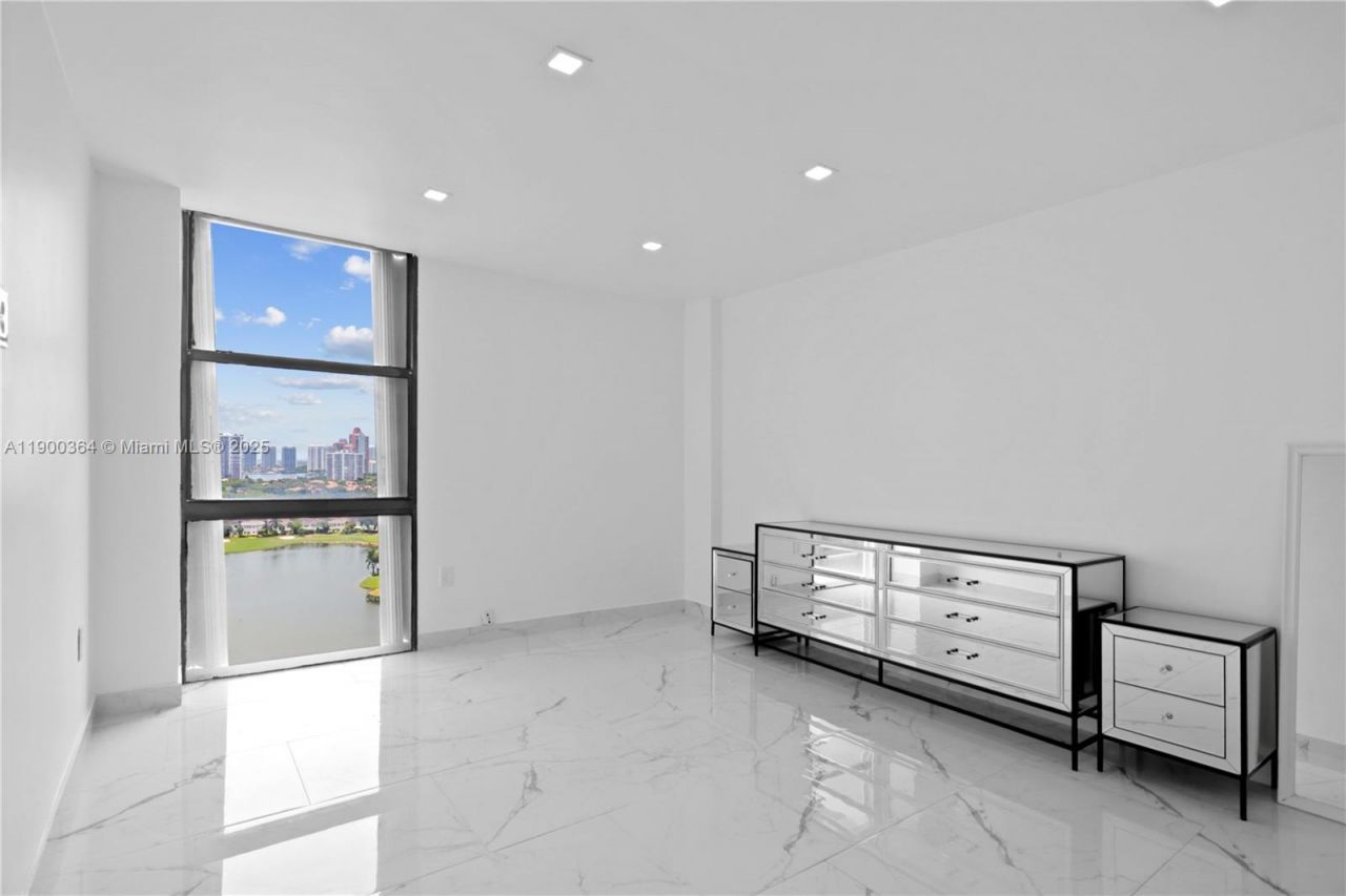 3675 N Country Club Dr, Unit 2008, Aventura, FL 33180 Photo