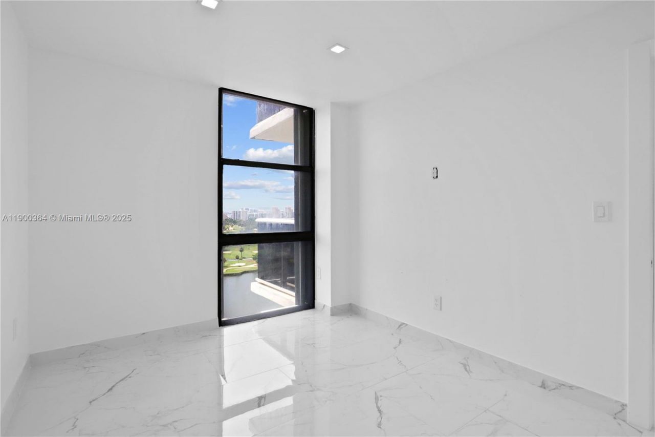 3675 N Country Club Dr, Unit 2008, Aventura, FL 33180 Photo