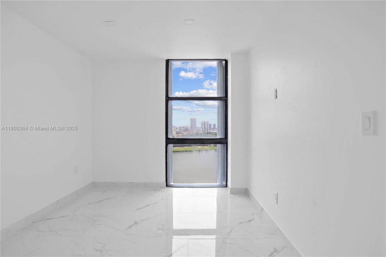 3675 N Country Club Dr, Unit 2008, Aventura, FL 33180 Photo