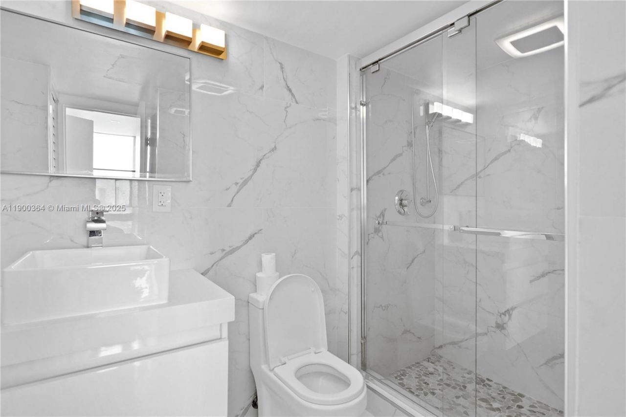 3675 N Country Club Dr, Unit 2008, Aventura, FL 33180 Photo