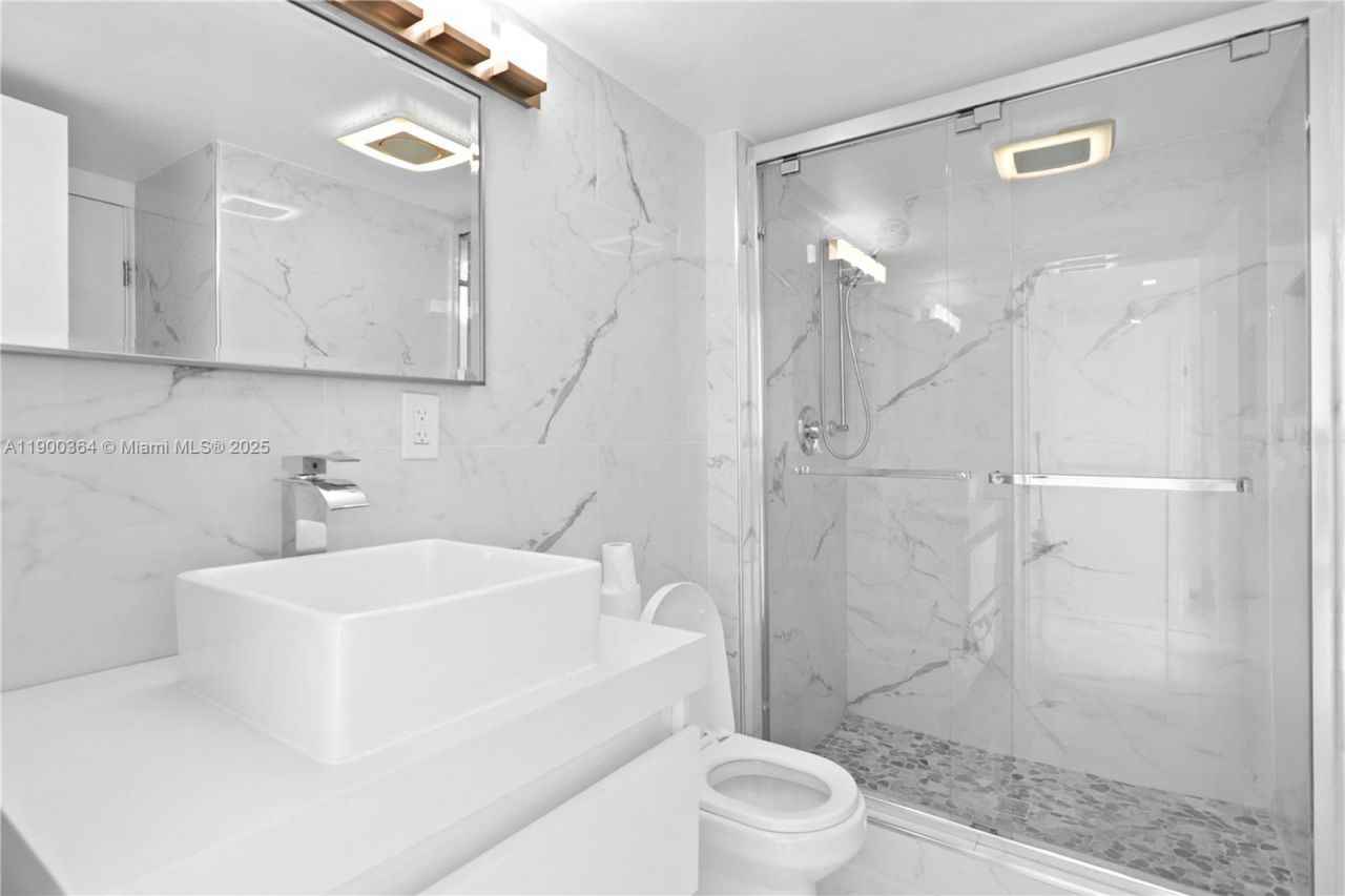 3675 N Country Club Dr, Unit 2008, Aventura, FL 33180 Photo