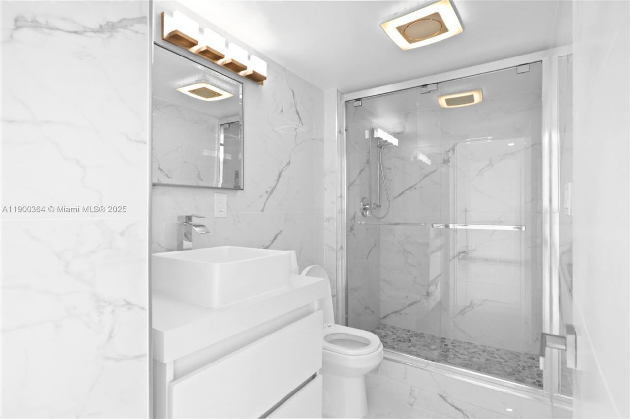 3675 N Country Club Dr, Unit 2008, Aventura, FL 33180 Photo