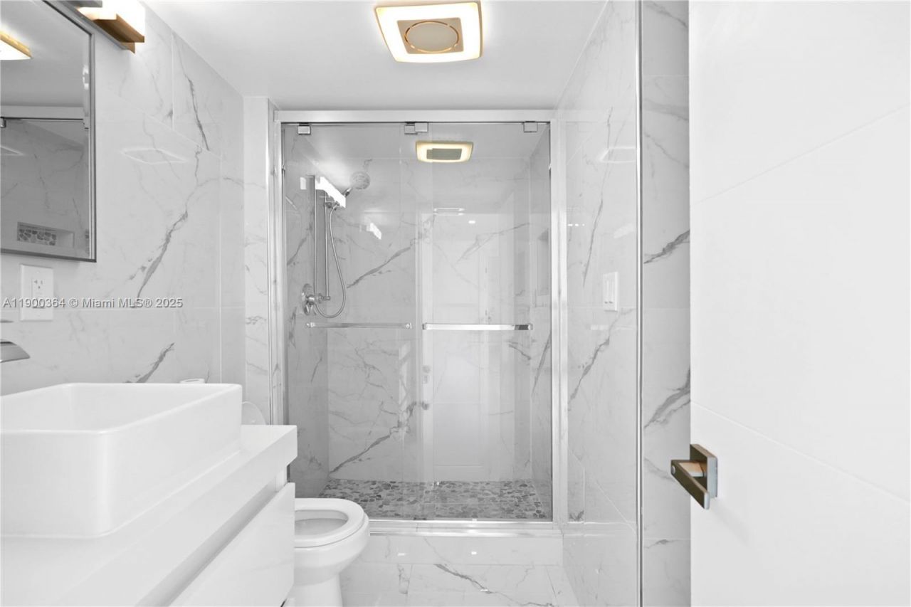 3675 N Country Club Dr, Unit 2008, Aventura, FL 33180 Photo