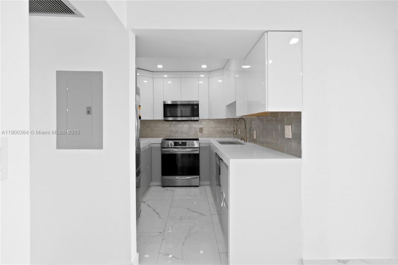 3675 N Country Club Dr, Unit 2008, Aventura, FL 33180 Photo