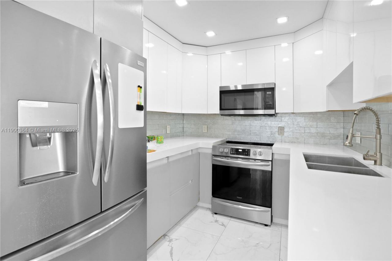 3675 N Country Club Dr, Unit 2008, Aventura, FL 33180 Photo