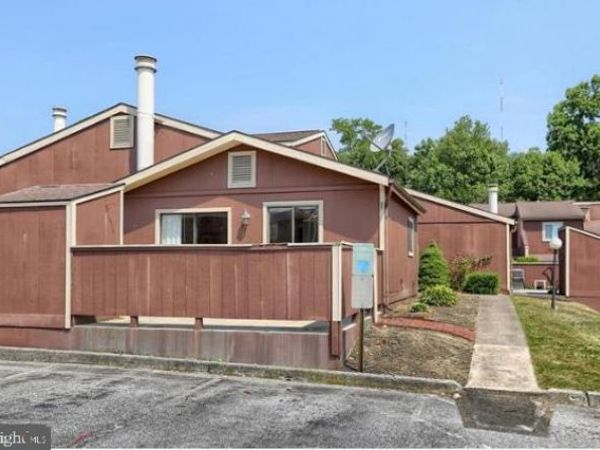 221 LEE COURT, ENOLA, PA 17025