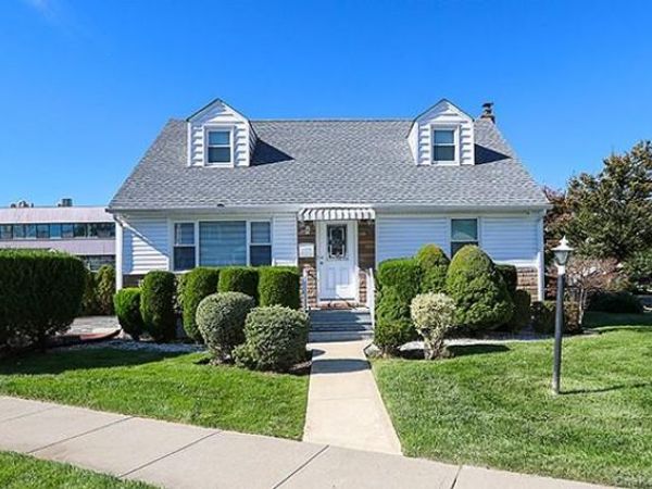 132 Bethel Road, Albertson, NY 11507