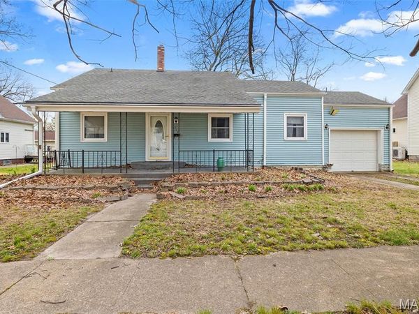 115 W South Street, Nokomis, IL 62075