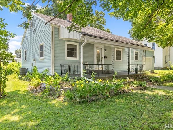 115 W South Street, Nokomis, IL 62075