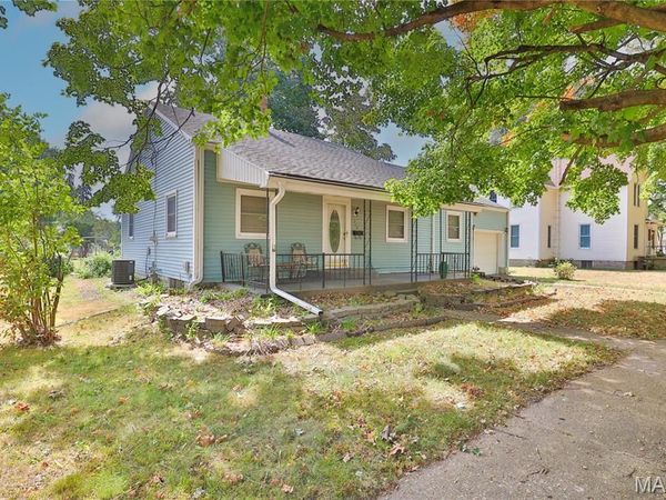 115 W South Street, Nokomis, IL 62075